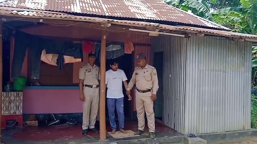 তাতচৌমুহনী থেকে উদ্ধার ৪৫ বোতল ফেনসিডিল