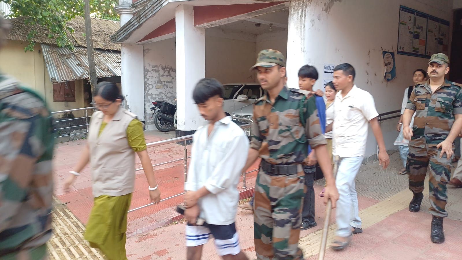 নাবালিকা গনধর্ষণ কাণ্ডে গ্রেফতার ৬ পলাতক ১