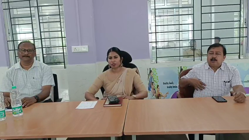 জেলা হাসপাতালের পরিষেবা উন্নয়নে একাধিক উদ্যোগ, ট্রমা সেন্টারের হলঘরে সাংবাদিক সম্মেলনে জেলাশাসক