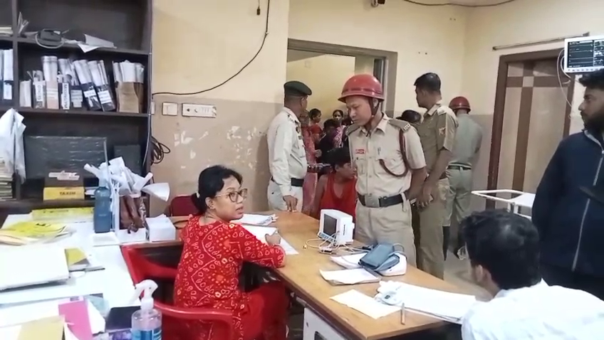  লিচু গাছ থেকে পরে আহত এক নাবালক 