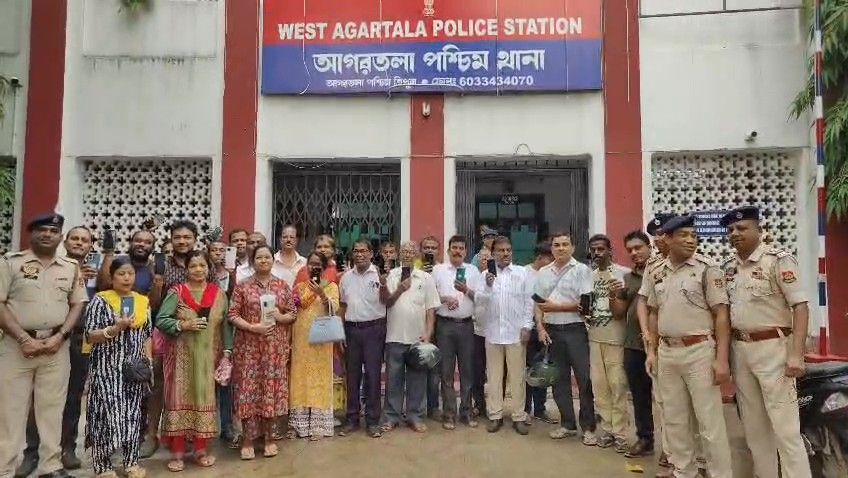 পশ্চিম থানার সাফল্য, উদ্ধার ৩৫ হারানো-চুরি যাওয়া মোবাইল