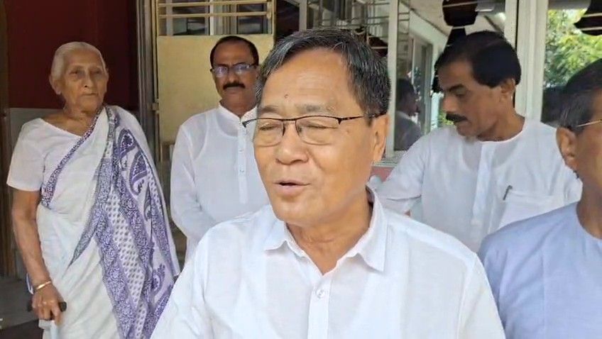 সন্ত্রাস দমনে ভূমিকা নিতে মন্ত্রী সুশান্ত চৌধুরীর প্রতি বিরোধী দলনেতার আহ্বান