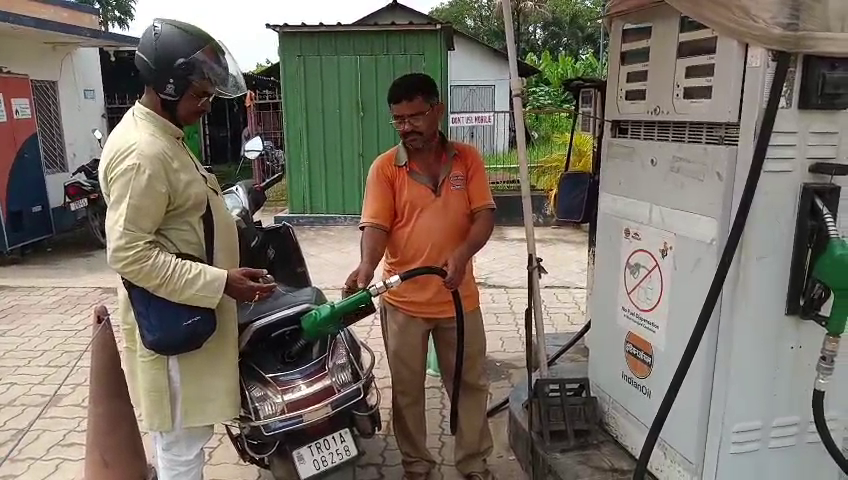  দশ দিনে তৃতীয়বার দেশের সাথে রাজ্যে ও মহার্ঘ্য হলো পেট্রোল এবং ডিজেল 