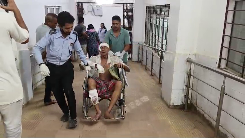 সম্পত্তির জেরে ৮১ বছরের বৃদ্ধকে মারধরের অভিযোগ, হাসপাতালে চিকিৎসাধীন