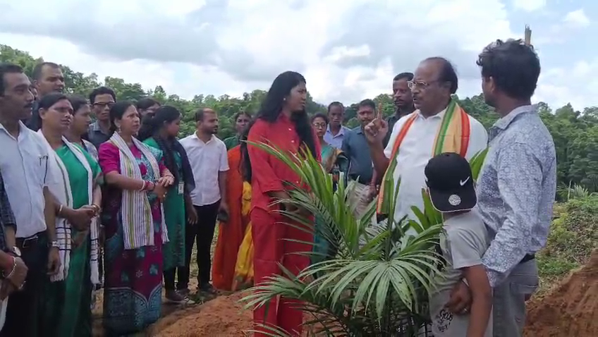 যুবরাজনগরে রাজ্যপাল ইন্দ্রসেনা রেড্ডি নাল্লুর বৃক্ষরোপণ, শিক্ষার্থীদের সঙ্গে মতবিনিময় ও উন্নয়নমূলক কাজ পরিদর্শন