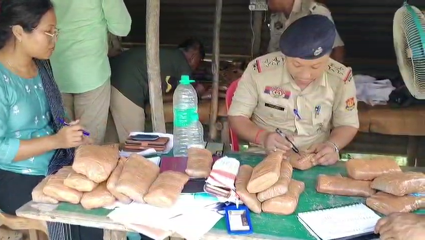 কমলপুর দুর্গা চৌমুহনী নাকা পয়েন্টে পুলিশের তল্লাশিতে ধরা পড়লো প্রচুর পরিমাণে গাঁজা 