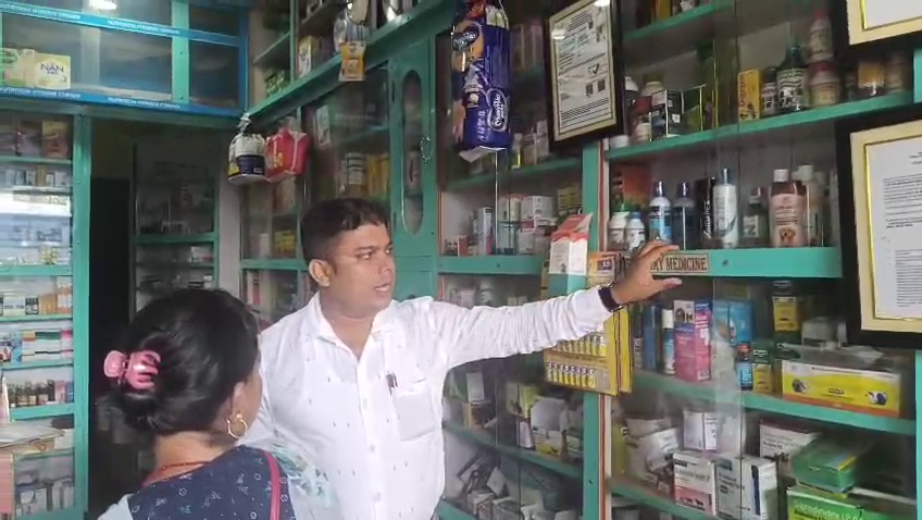 আমবাসায় ওষুধের দোকান পরিদর্শনে গেলেন ড্রাগ ইন্সপেক্টর বিশ্বজিৎ সিংহ রায়