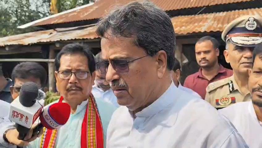 সন্ত্রাসের বিরুদ্ধে কঠোর বার্তা মুখ্যমন্ত্রীর,      ক্ষতিগ্রস্তদের জন্য অর্থ সাহায্য 