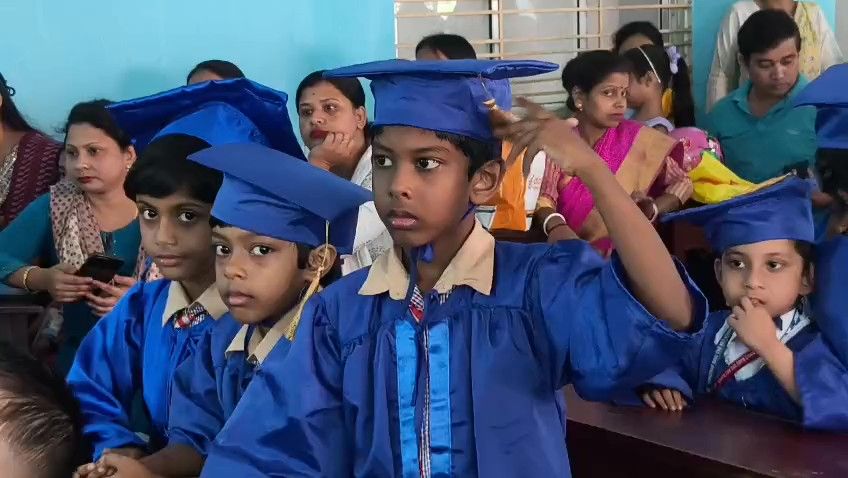 ক্ষুদিরাম বসু ইংরেজি মাধ্যম বিদ্যালয়ে কচিকাঁচাদের সমাবর্তন অনুষ্ঠান অনুষ্ঠিত 