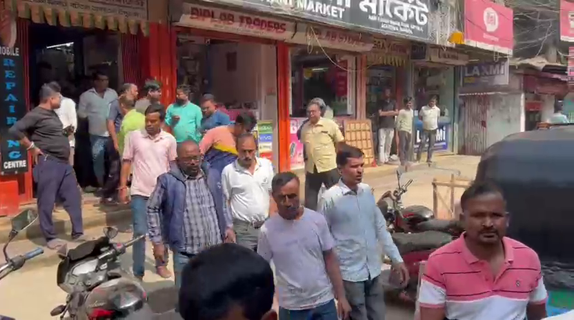 বনধের বিরোধিতায় রাস্তায় নামে বিজেপি।