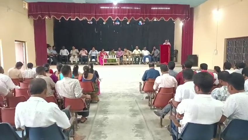 দুর্গোৎসবকে সামনে রেখে বিধায়িকার উপস্থিতিতে বিভিন্ন দপ্তরের প্রশাসনিক আধিকারিকদের নিয়ে  এক সভা 