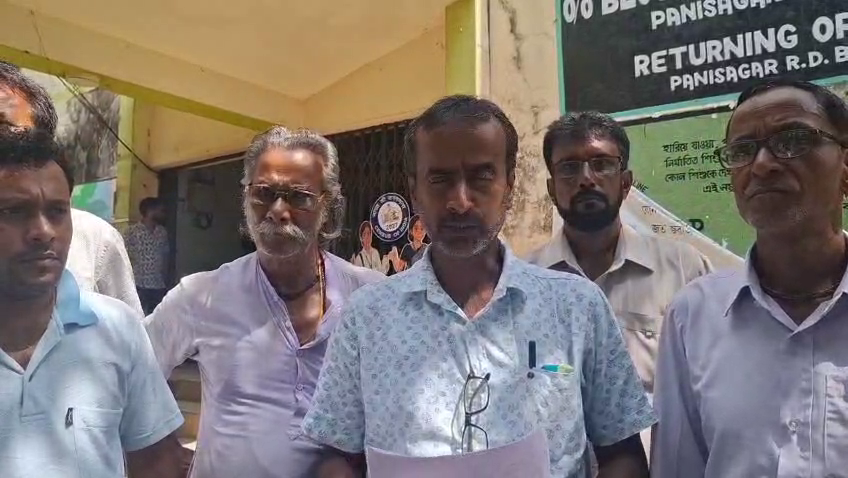 রাবার চাষিদের বিভিন্ন দাবিতে পানিসাগর বিডিওর নিকট ডেপুটেশন