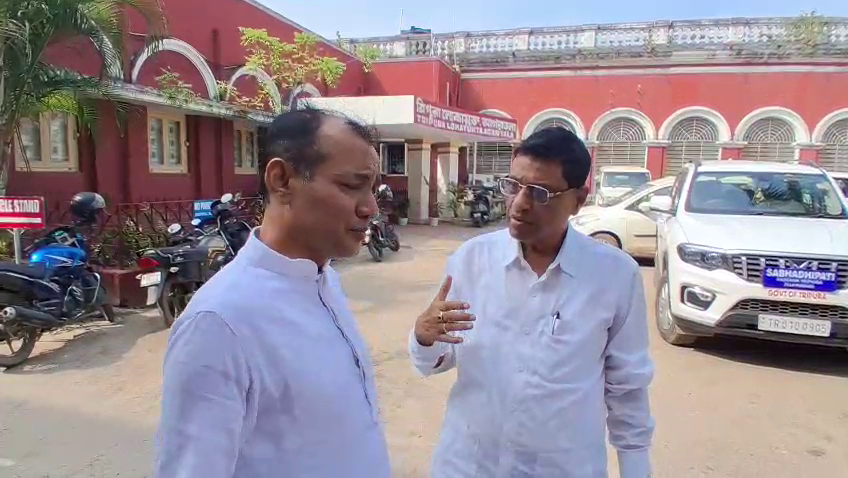  কর্ম সংস্কৃতির অভাব!  প্রশাসনিক বৈঠক বয়কট করলেন কংগ্রেস বিধায়ক গোপাল চন্দ্র রায় 