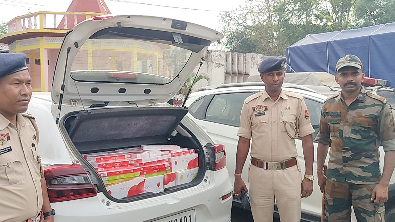 কৈলাসহরে উদ্ধার বিপুল পরিমাণ বার্মিজ সিগারেট, আটক দুই যুবক। 