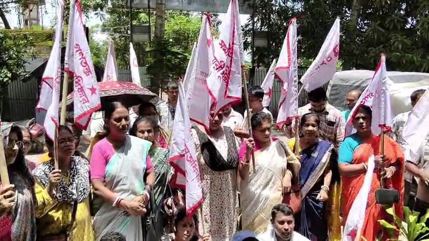ছাত্রী অপহরণ ও ধর্ষণকাণ্ডে অভিযুক্তদের গ্রেপ্তারের দাবি জানালো ডিওয়াইএফআই ও অন্যান্য সংগঠন