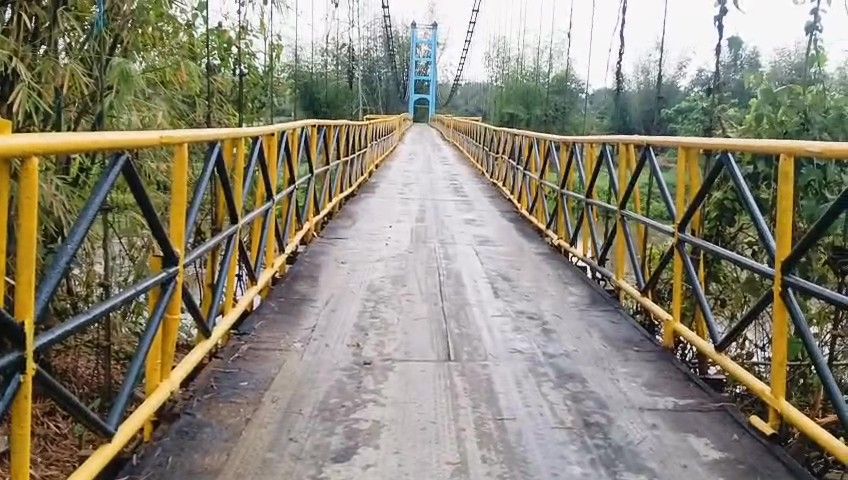 কমলপুর মহকুমার অন্তর্গত শান্তিরবাজার থেকে চাঁনকাপ গ্রামে যাওয়ার প্রধান সড়ক আজ কার্যত মৃত্যু ফাঁদে পরিণত হয়েছে।