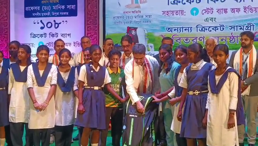 যুব সমাজকে খেলাধুলায় উৎসাহ যোগাতে কাজ করে চলছে রাজ্য সরকার- মুখ্যমন্ত্রী