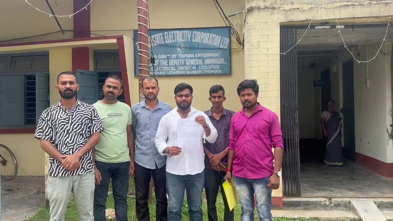 যুব কংগ্রেসের উদ্যোগে বিদ্যুৎ দপ্তর ডেপুটি জেনারেল ম্যানেজার নিকট ছয় দফা দাবি প্রদান 