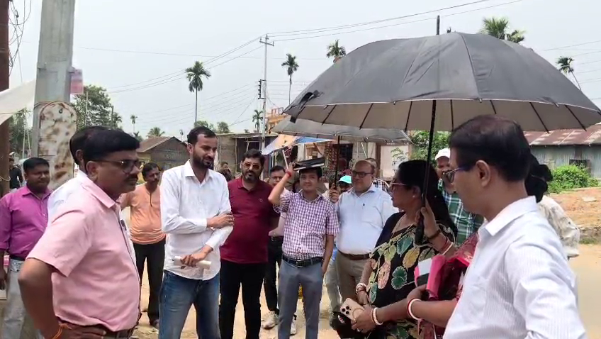 করইলং থেকে ইচারবিল পর্যন্ত রাস্তা  পরিদর্শন করেন  বিধায়িকা কল্যাণী সাহা রায়