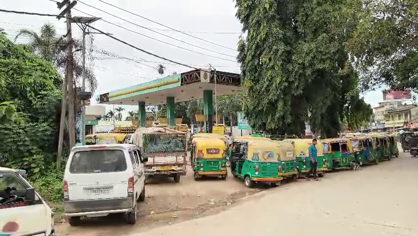 সিএনজি স্টেশনের জেনারেটর মেশিন বিকল, অভিযোগ  অটোচালকদের