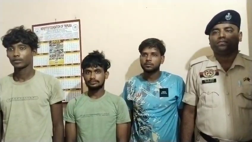 পাঁচজন অনুপ্রবেশকারী বাংলাদেশি নাগরিককে আটক করল পুলিশ। 