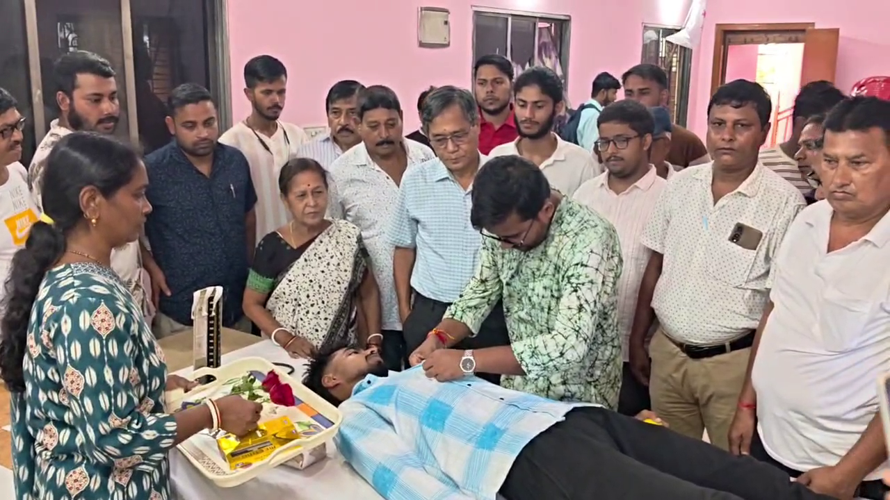  এসএফআই ডুকলি বিভাগীয় কমিটির উদ্যোগে রক্তদান শিবির আয়োজিত 