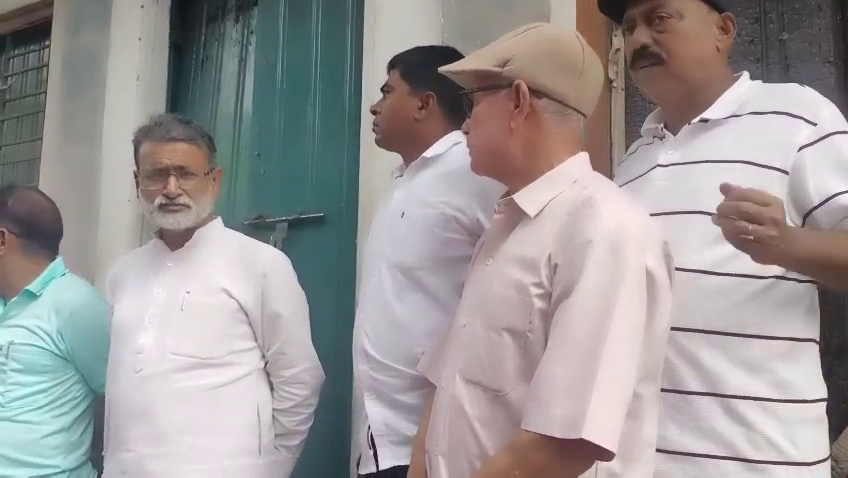 প্রদেশ কংগ্রেস সভাপতি আশীষ সাহা অনুগামীদের নিয়ে  কংগ্রেস ভবন পরিদর্শন করেন।