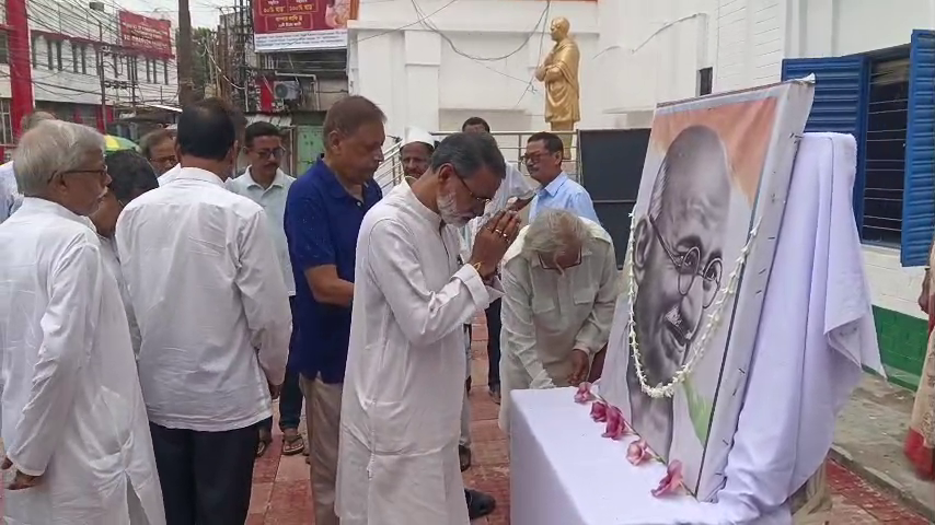গান্ধীজয়ন্তীতে প্রদেশ কংগ্রেসের শ্রদ্ধা নিবেদন, গণতন্ত্র ও সংবিধান রক্ষার আহ্বান
