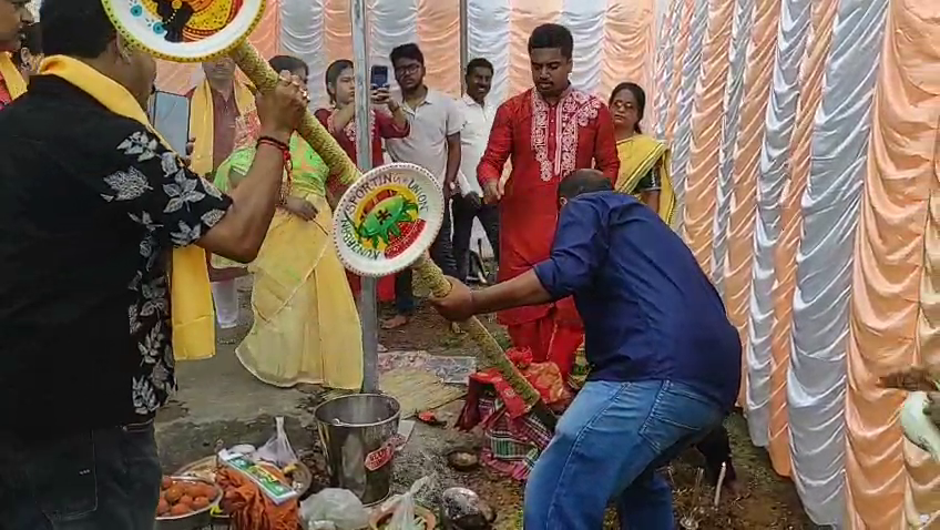  আর মাত্র ৭৬ দিন বাকি,মা আসছেন, কাচের মায়াজালে  দর্শক টানবে কুঞ্জবন স্পোর্টিং ইউনিয়ন 