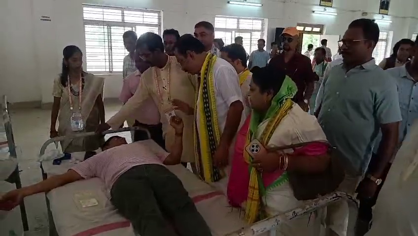  আচার্য সমাজের রক্তদান শিবির প্রশংসনীয় উদ্যোগ, বললেন রাজ্য বিজেপি সভাপতি 