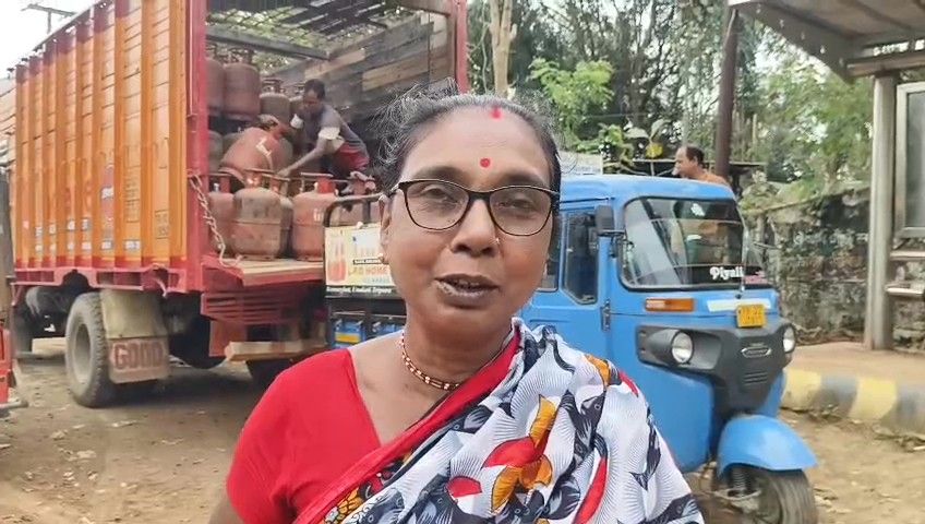 মধ্যপ্রাচ্যে চলমান যুদ্ধ পরিস্থিতির কারণে রান্নার গ্যাসের জন্য হাহাকার পরিস্থিতি ত্রিপুরাতে।