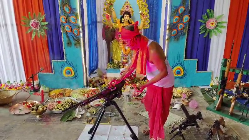 অশুভকে পড়াভূত করতে রীতি মেনে বিশ্বকর্মা পুজোর সাথে অস্ত্র পূজা হলো টিএসআর  দ্বিতীয় ব্যাটেলিয়নের ক্যাম্পে 