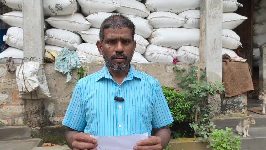 স্টেশন থেকে রহস্যজনকভাবে উধাও,মা-মেয়ের সন্ধানে আকুল স্বামী