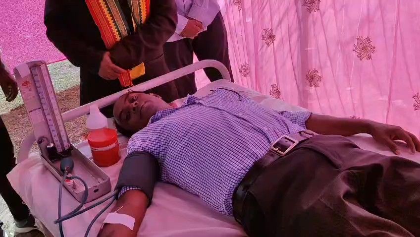 আপনার রক্ত মূমূর্ষ রোগীর প্রান বাঁচায়, রক্তদান মহৎ দান