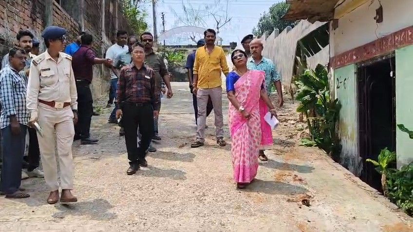 রাজধানীর ৭৯ টিলা এলাকায় দীর্ঘ ৪০ বছর বাদে দখল মুক্ত হলো সরকারি রাস্তা ,খুশি এলাকাবাসী