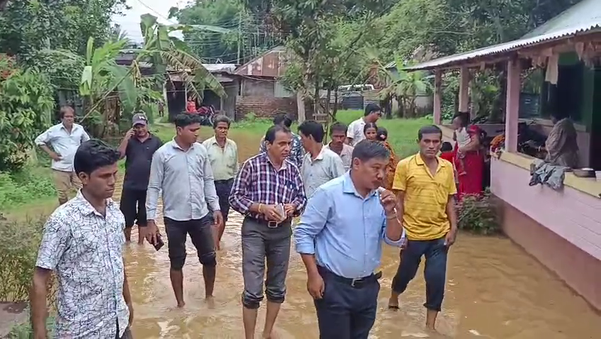  কাঞ্চনমালার পূর্ব বাজার এলাকায় বৃষ্টির জল জমে  ক্ষতিগ্রস্ত একাধিক বাড়িঘর 