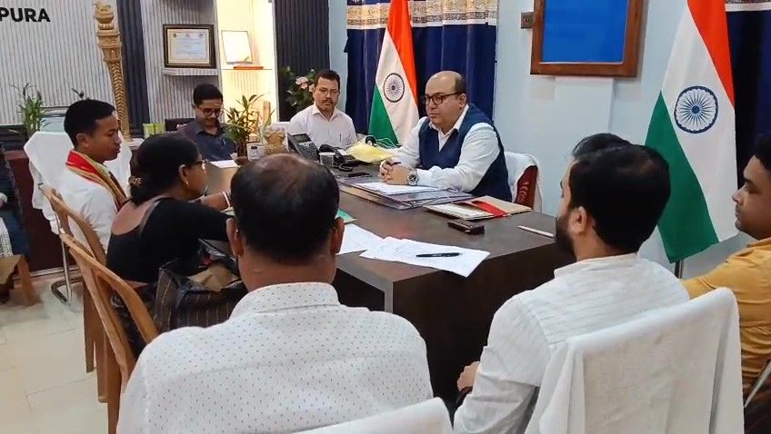 ১১ মহারানী কেন্দ্রে বামফ্রন্ট প্রার্থীর মনোনয়ন জমা, মিছিল ঘিরে উৎসাহ