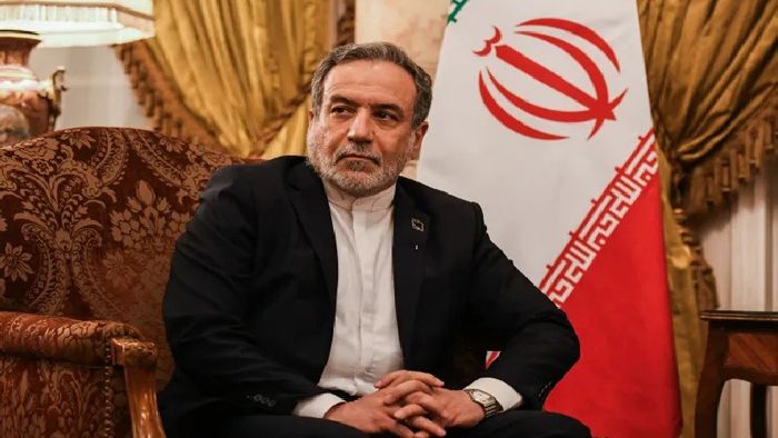 রাশিয়া-চীনের কাছ থেকে ‘সামরিক সহযোগিতা’ নিয়ে মুখ খুলল ইরান