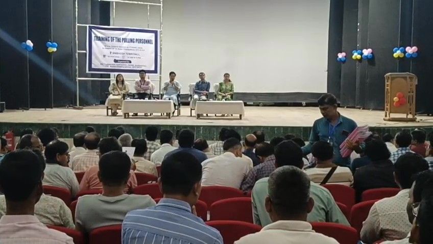 10 কুলাই চাম্পাহওয়ার কেন্দ্রের সমস্ত পুলিং পার্সোনালর সহ ভোট কর্মীদের নিয়ে প্রশিক্ষণ
