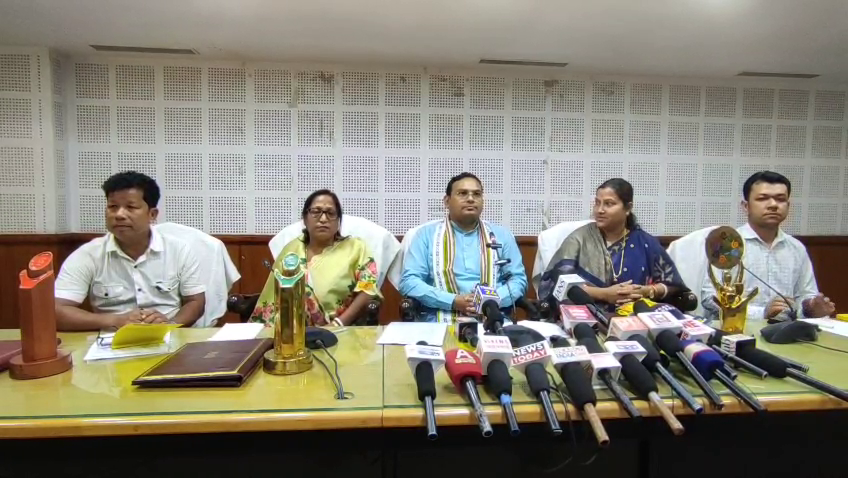  রাজ্যের পঞ্চায়েত ব্যবস্থা দেশের মধ্যে  মডেল- পঞ্চায়েত মন্ত্রী 