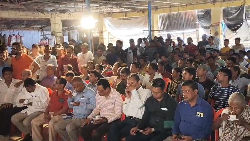 সালে অবৈধভাবে গঠিত হয়েছিল লেক চৌমুহনী বাজার কমিটি। এমনই অভিযোগ বাজারে ব্যবসায়ীদের।