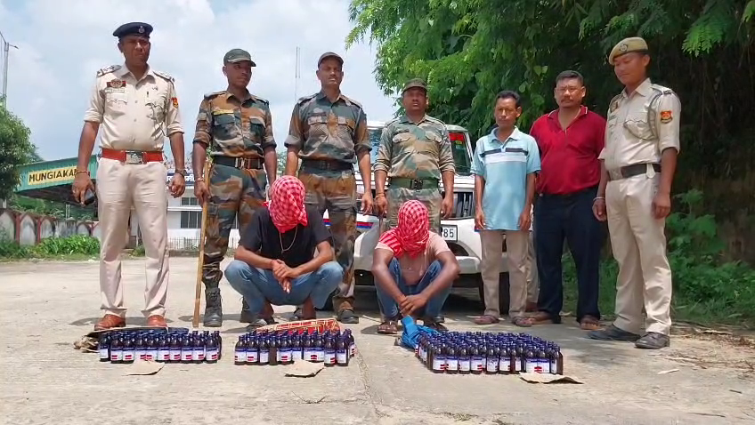 গোপন খবরের ভিত্তিতে মুঙ্গিয়াকামি থানার অভিযানে ১৯৪ বোতল নিষিদ্ধ এসকফ উদ্ধার, আটক বহিরাজ্যের দুই যুবক