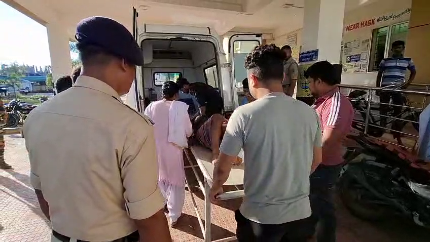 গভীর রাতে রহস্যজনক ফোন কল আর মর্মান্তিক দুর্ঘটনা! সাব্রুমে বাইক আরোহী যুবকের মুমূর্ষু অবস্থা ঘিরে দানা বাঁধছে ষড়যন্ত্রের জাল