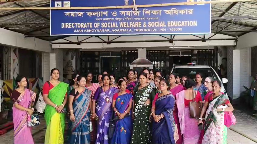 ৯ মাস ধরে বেতন বঞ্চনা, সমাজকল্যাণ দপ্তরে ডেপুটেশন
