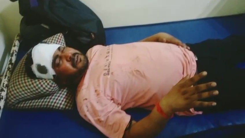 পরকীয়ার অভিযোগে তেলিয়ামুড়া মহকুমা হাসপাতালের এক সিকিউরিটির গার্ড কে বাড়িতে ডেকে নিয়ে বেধড়ক পেঠালো এক ব্যক্তি।