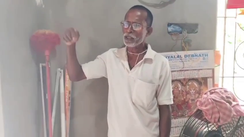 বাড়ির বিদ্যুৎ লাইন কেটে জোর করে স্মার্ট মিটার লাগানোর অভিযোগ নবগ্রামে: