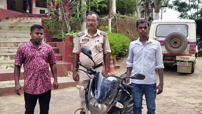 অল্পসময়ের মধ্যে চুরি হয়েযাওয়া বাইক উদ্ধার করলো শান্তির বাজার থানার পুলিশ
