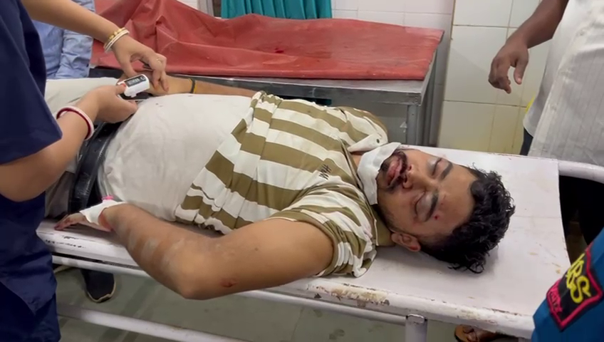 ভয়ংকর দুর্ঘটনা! লরির নিচে বাইক সহ চালক