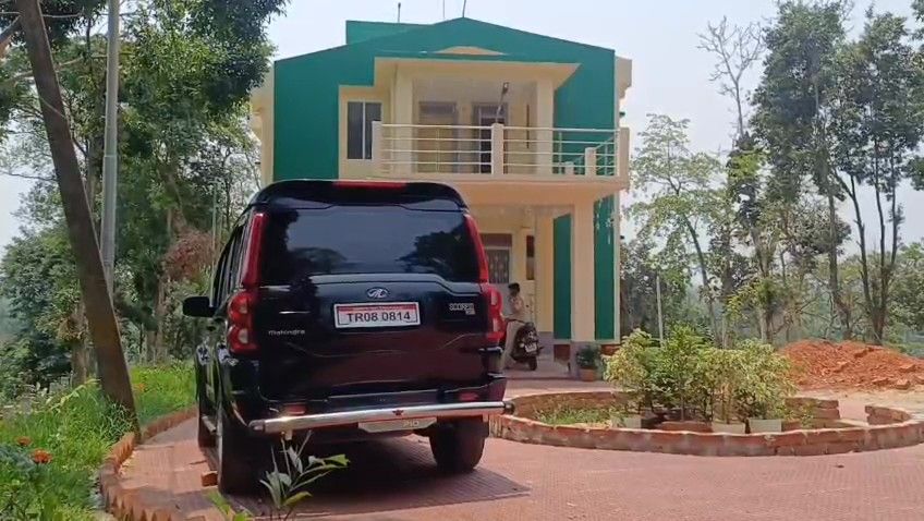 নিউজ স্ক্রিপ্ট: ৬৪ লাখ টাকা উদ্ধার কাণ্ডে ডিএফও-র বাড়িতে ভিজিল্যান্সের হানা।