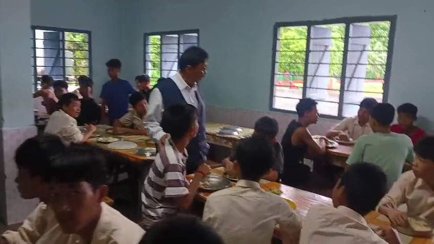 আমবাসা মহকুমার উপজাতি কল্যাণ দপ্তরের পরিচালনায় থাকা বিভিন্ন ছাত্রাবাসগুলি আকস্মিক পরিদর্শনে বিদ্যুৎ দেববর্মা